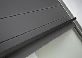 REHAU Fogantyú fekete onyx crystal-line 900/1500 mm