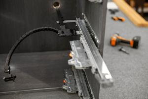 BLUM ESS.T2200 Amperos kábelvezető készlet NL550